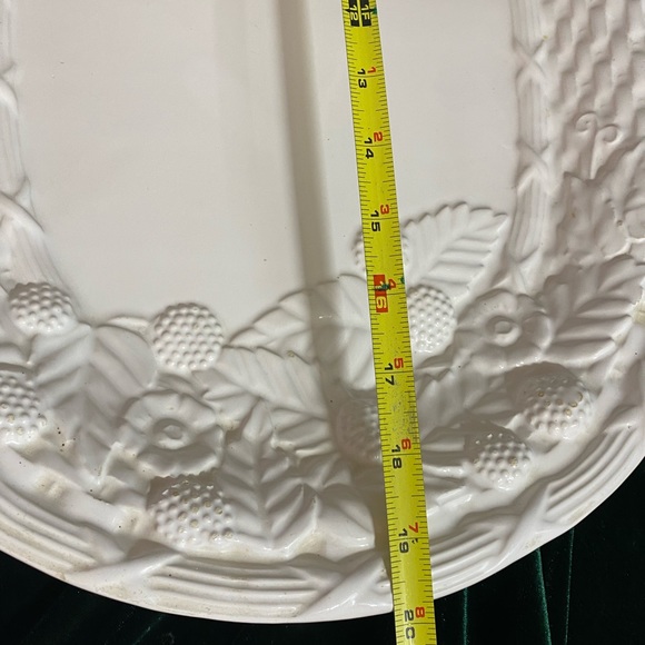 Large 20”x 14” White Stoneware Fruit Basket Serving Plater - Picture 8 of 16